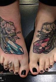 Motivo tatuaggio diamante piede