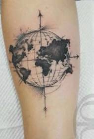 сет дизајна тетоважа географских линија повезаних са мапом