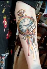 Tatuaggio dell'orologio deformato: 9 tatuaggi dell'orologio distorti in modo creativo