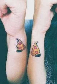 Malé tetovanie priateľstva pizza na zápästí