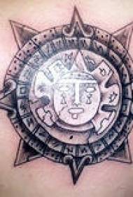 Aztécký slnečný kameň tetovanie vzor