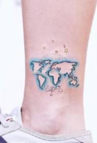 Tatuaggio piccolo aeroplano Mappa tematica di viaggio minimalista e modello tatuaggio piccolo aeroplano