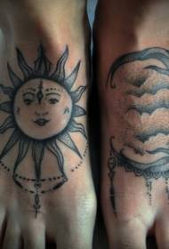 足の新しい太陽と月のトーテムタトゥー
