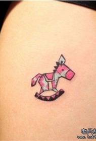Pavijoni i tatuazhit rekomandon një të freskët të vogël Tattoo tatuazh