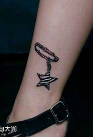 Modello di tatuaggio a cinque stelle del piede
