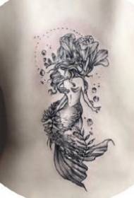 Foto di un gruppu di belli tatuaggi boni freschi adattati per i picciotti è e donne