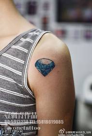 Skulderblå diamant tatoveringsmønster