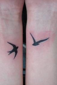 Пар зглобних црних цртаних тетоважа узорак
