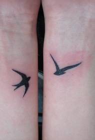 Modello di tatuaggio da rondine nero da polso da coppia