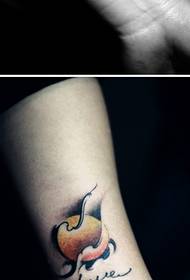 Nice klasikong pares bulan ug pattern sa tattoo sa adlaw