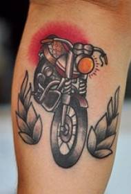 Boy shank geschilderd aquarel schets creatieve motorfiets tattoo foto