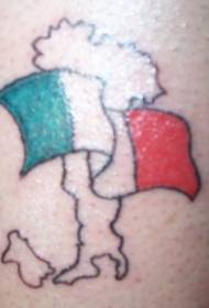 Нага італьянскіх ботаў і малюнак татуіроўкі сцяга