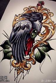 Padrão de tatuagem de asas de corvo clássico