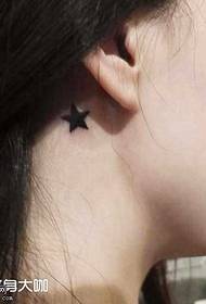 Patrón de tatuaje de cinco estrellas en la cabeza