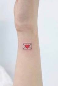 Mažas šviežias tatuiruočių tatuiruotės modelis kainuoja apie 100 juanių