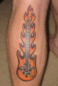 송아지에 기타와 불꽃의 맞춤형 조합 문신 패턴