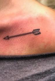Lady clavicle musta nuoli tatuointi malli