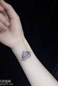Beso diamante berria tatuaje eredua