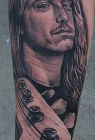 Modello di tatuaggio del re del ritratto musicale