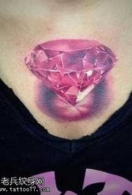 Узорак тетоваже црвеног дијаманта у грудима