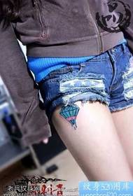 Patrón de tatuaje de diamante popular de tendencia de pierna