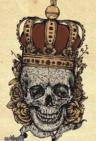 Manoscritto del modello del tatuaggio del cranio di horror della corona