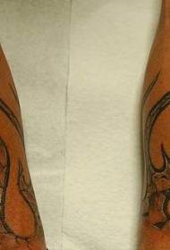 Tattoo cloiche ar an lámh