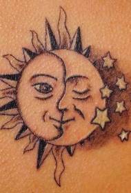 Tatuaggio nero umanizzato di sole e luna sulla schiena