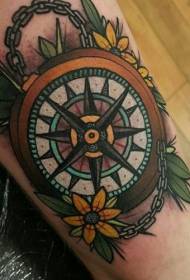 Bussola di colore del braccio con catenina di ferro e motivo a tatuaggio floreale