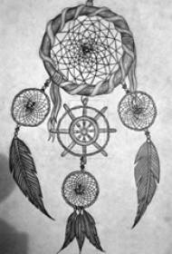 Manoscritto tatuaggio creativo nero e grigio sogno letterario sogno acchiappasogni