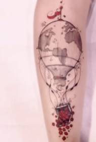 Tema dell'aerostato di aria calda di una serie di piccoli modelli di tatuaggi freschi 9