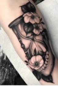 Tatuaje de patrón de reloj de arena 9 símbolos de tatuaje de reloj de arena que simbolizan el paso del tiempo