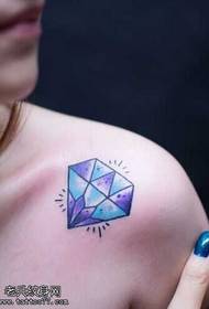 Skulder er et personlighet diamant tatoveringsmønster