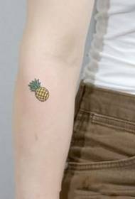 Мали свежи тетоважи - откривање на свои слатки мали свежи тетоважи во текот на летото