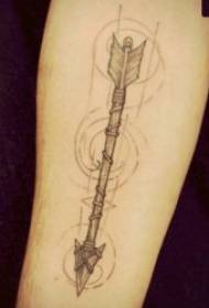Дизајн за илустрација на лак и стрела, интелигентен и едноставен модел на тетоважа со лак и стрела