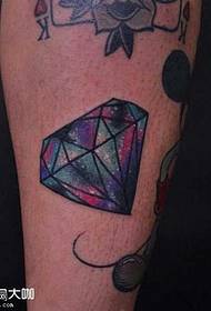 Model de tatuaj cu diamante în culoarea picioarelor
