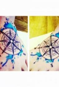 Tattoo Compass 9 კრეატიული კომპასი, რომელზეც მიუთითებს მიმართულება
