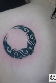 Tatuaggio di luna squisito totem misterioso