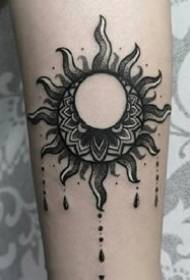 Satu set corak tatu matahari untuk totem matahari