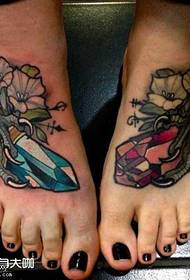 Kojos rausvos mėlynos spalvos deimantų tatuiruotės modelis