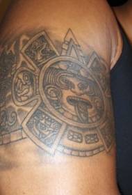 Azteca dios sol estatua de piedra brazo grande tatuaje patrón