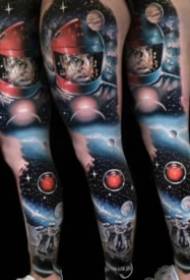 Fargerike tatoveringsmønster i stjernehimmel trend