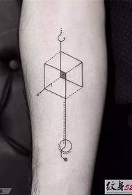 Simple gjeometrike tatuazh