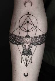 Tatuaggio totem geometrico molto creativo