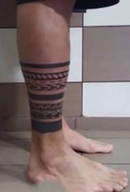 9 tatuaggi di braccia e zampe totem nere