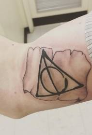 Рука смешной геометрический рисунок татуировки