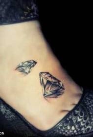 Tre bela diamanta tatuaĵo