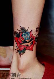 Rose timantti tatuointi nilkassa