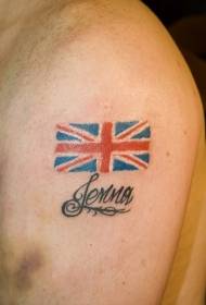 Британский флаг на плече с татуировкой в виде буквы