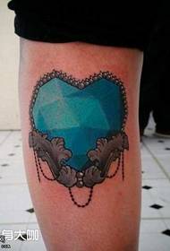 Model de tatuaj de inimă cu diamant albastru
